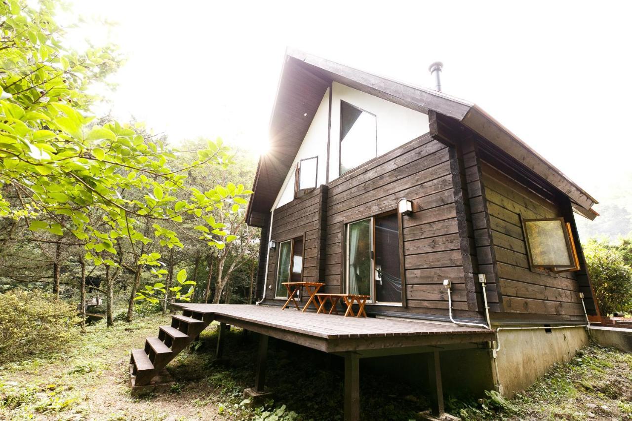 ログハウスせせらぎ Tsuru Exterior photo